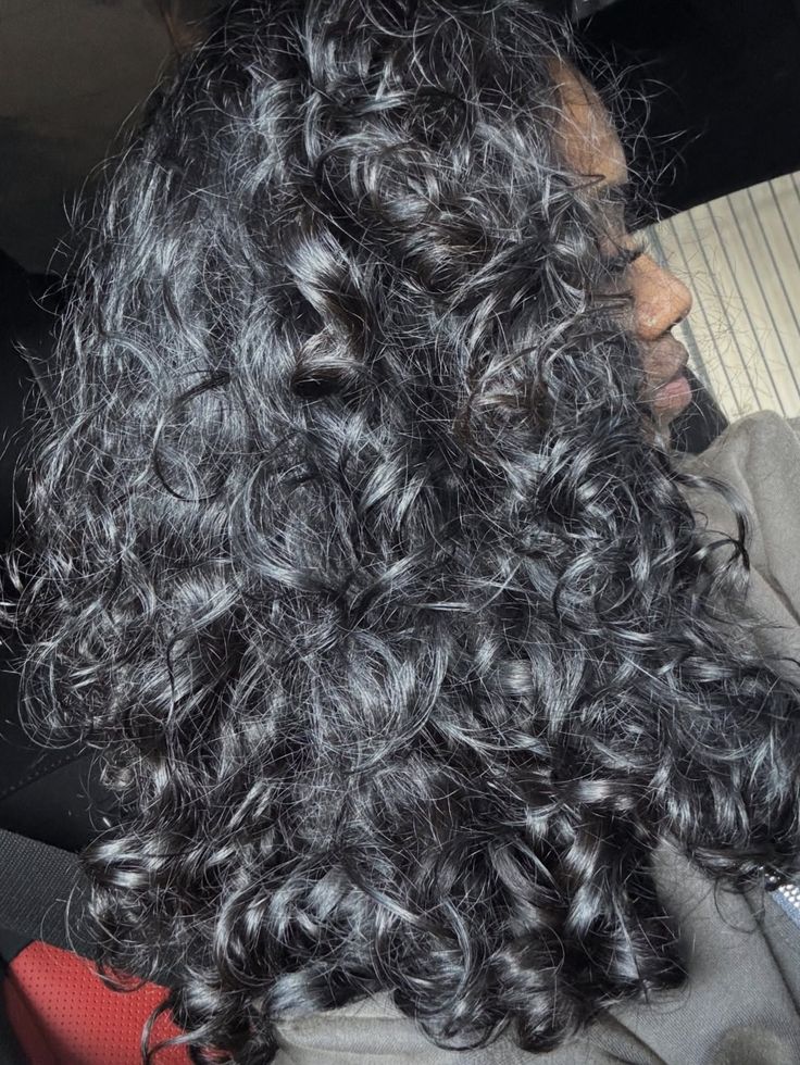 Curly - מתולתל